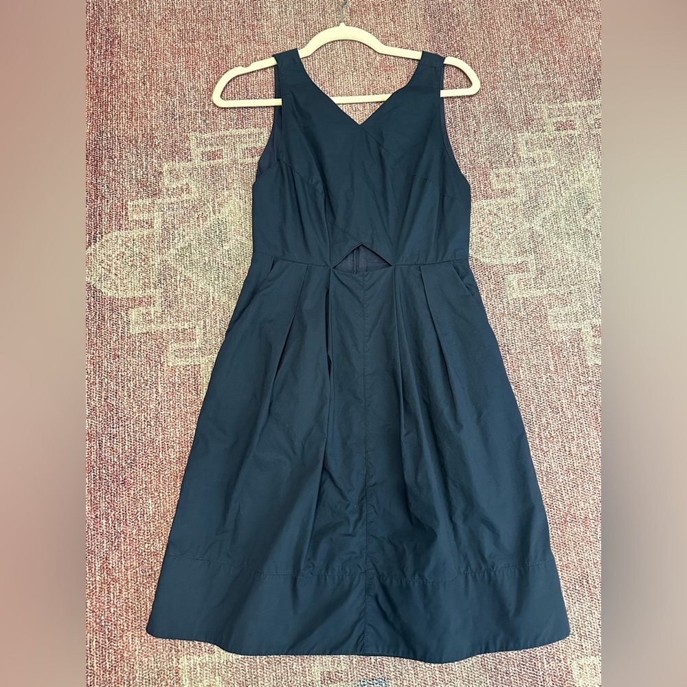 Madewell a line fit and flare v neck cut out keyhole midi dress size 2 navy